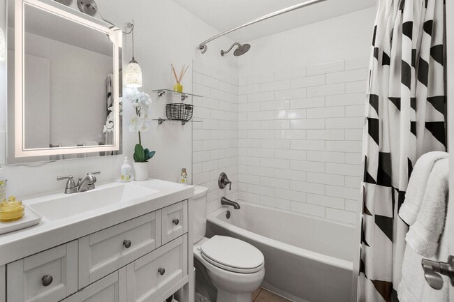 Building Photo - Mercer Island Condo