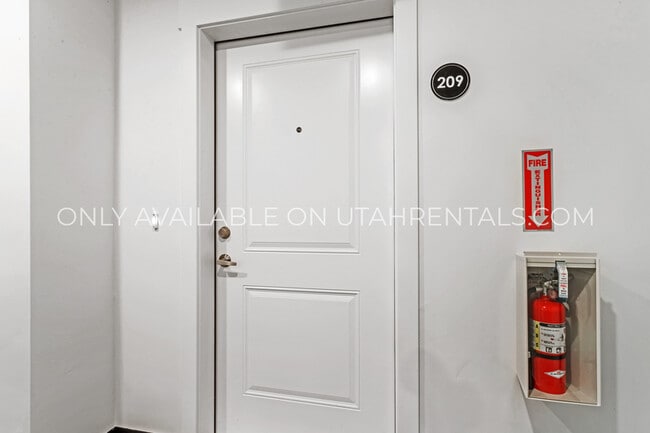 Building Photo - 768 S 1600 W