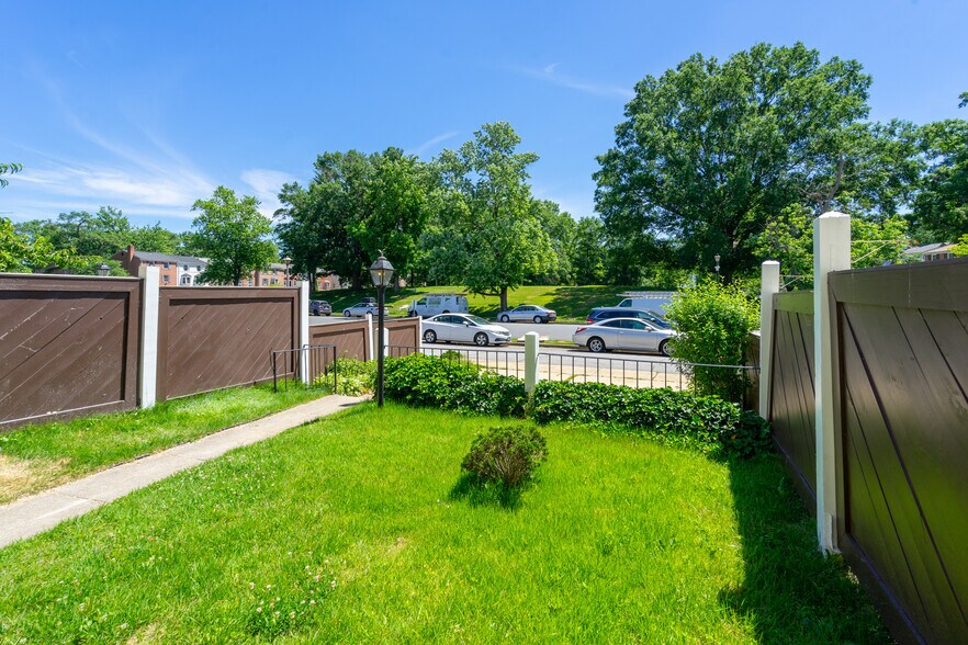 Front - 8056 Central Park Dr