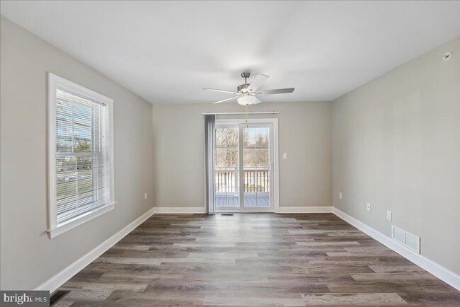 Building Photo - 552 Creek Rd