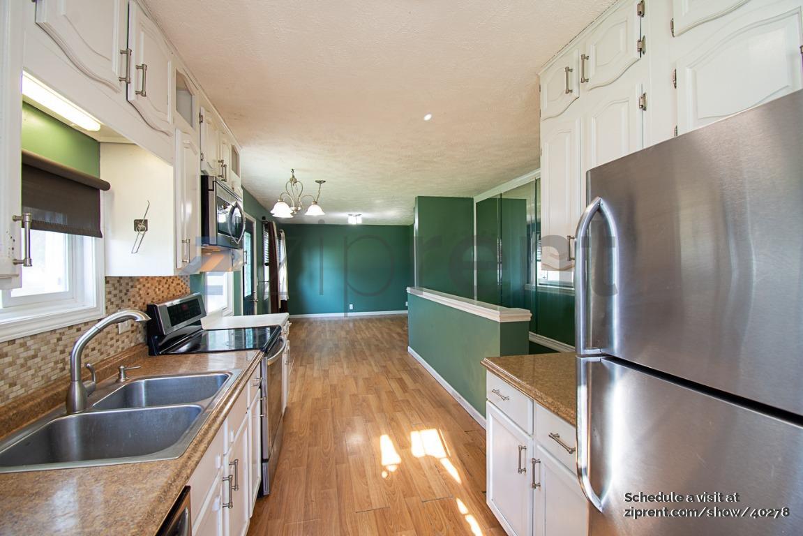 Building Photo - 907 W 29th Ave