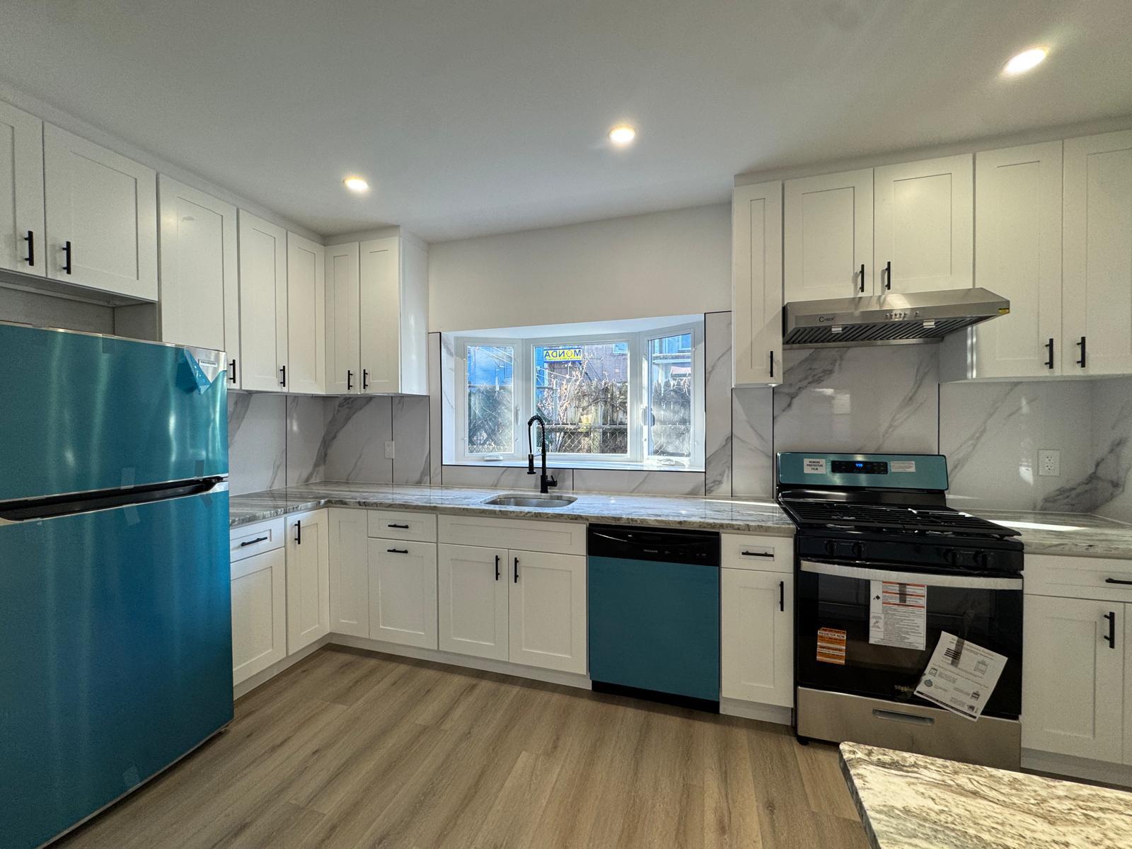 Building Photo - 198 28th St