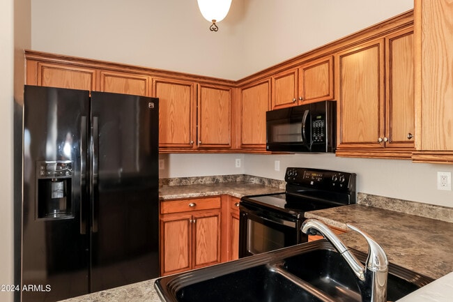 Building Photo - 1815 E Hamel Way