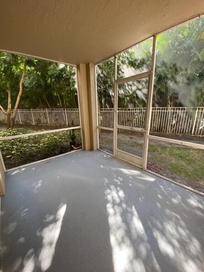 Building Photo - Spacious 2BR/2BA First-Floor Condo with Garage