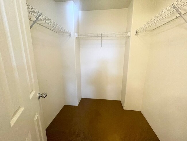 Building Photo - 3 BD/ 3 BA Townhome W/ Solar- Available no...