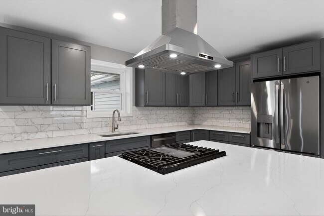 Building Photo - 109 Oak Ave