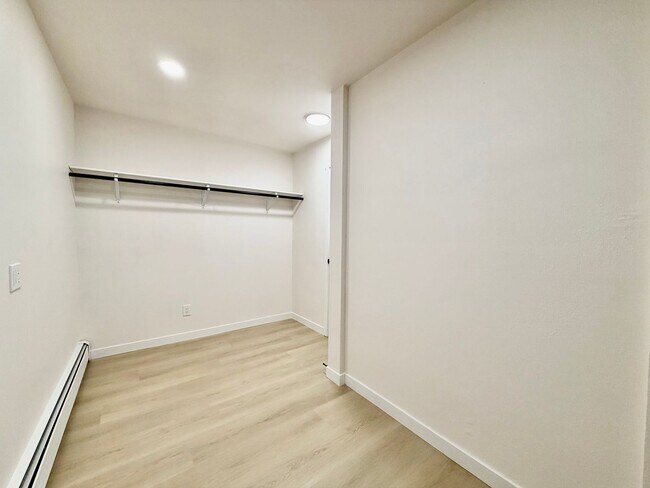 Building Photo - Locust312 (**CW-KS)