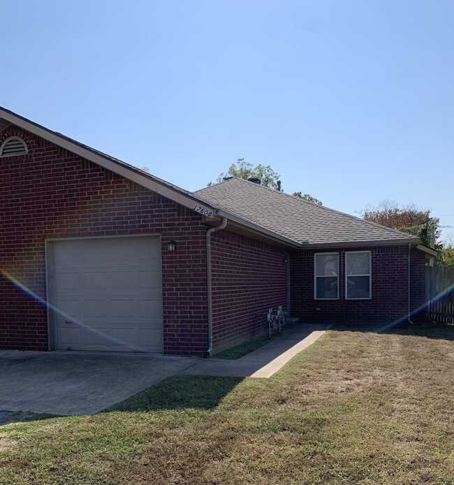 1-Car Garage - 17608 E 78th St N