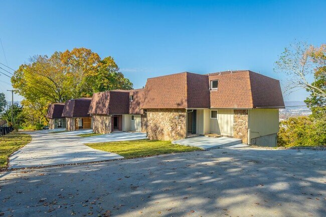 Building Photo - 73 Shallowford Rd