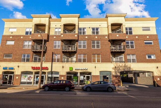 Building Photo - 1619 N Farwell Ave