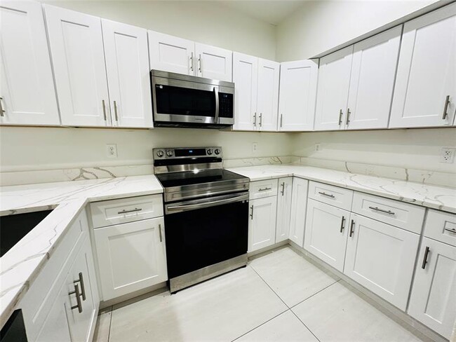 Building Photo - 4834 NW 58th Manor