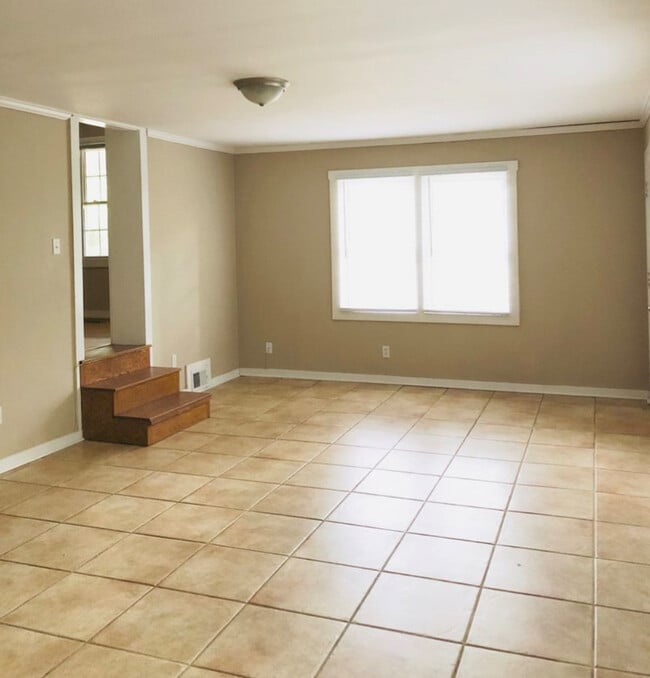 Building Photo - 2136 S. Lumpkin