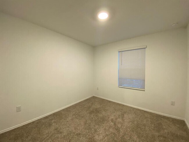 Building Photo - 12320 Silversmith Ln