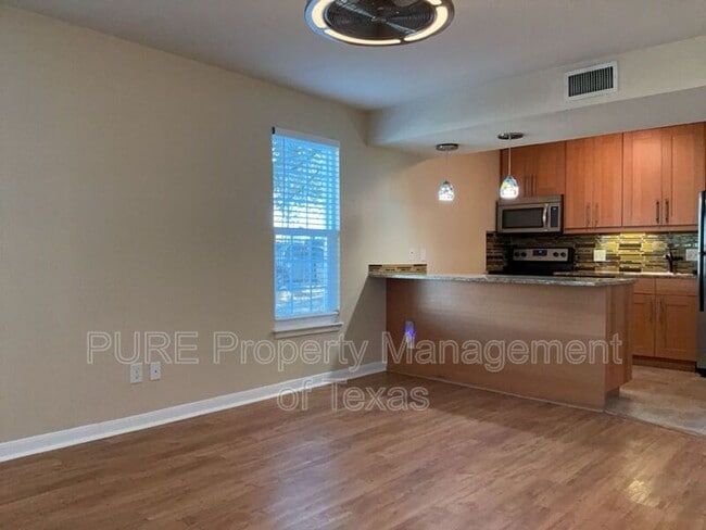 Building Photo - 7685 Northcross Dr