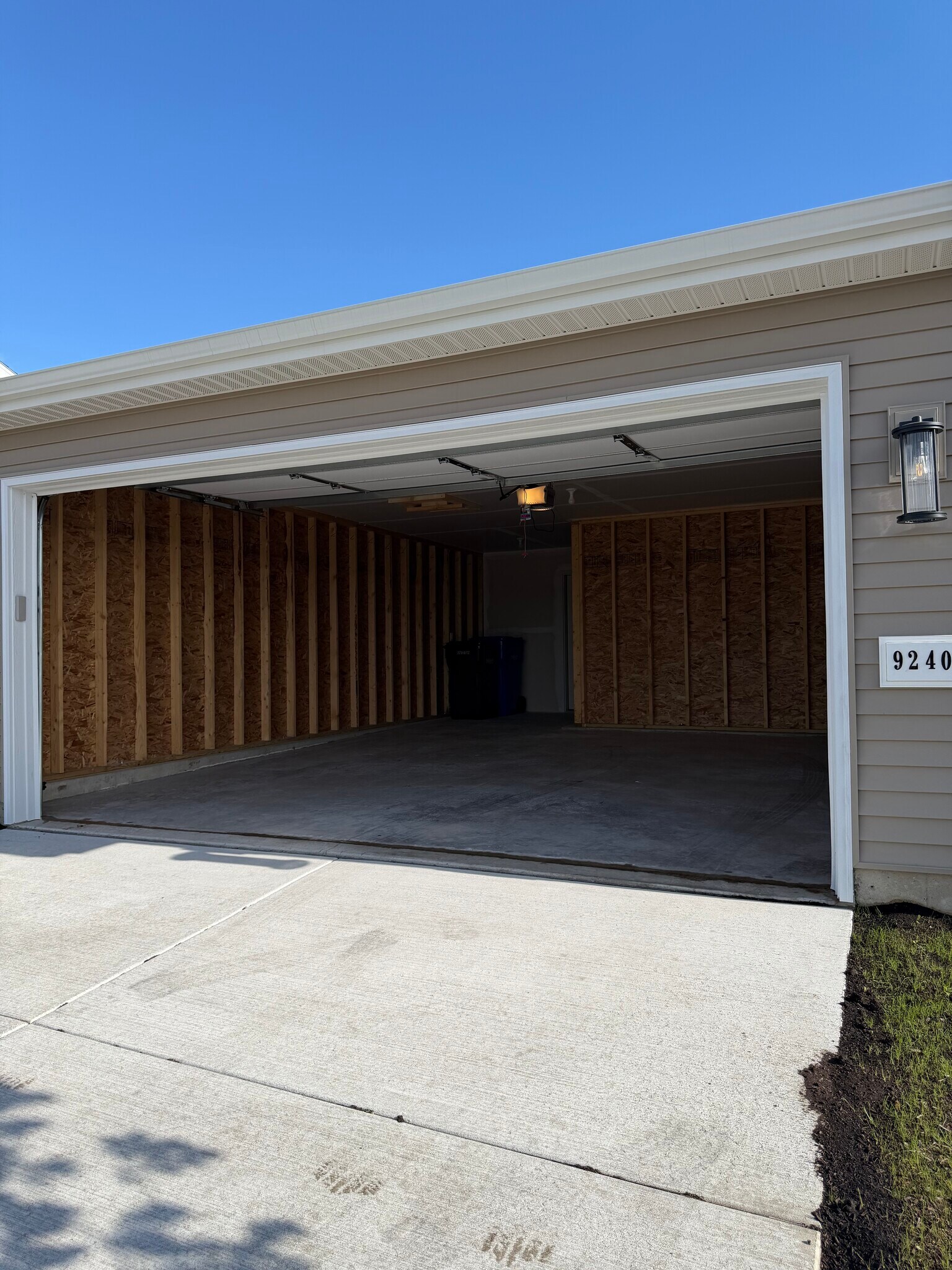 Building Photo - 9240 Gentle Feather Rd