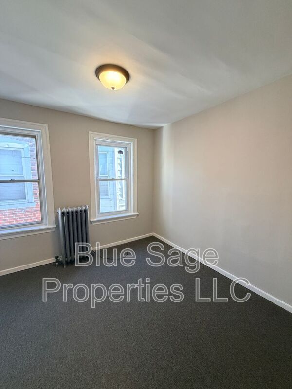 Building Photo - 425 Pusey Ave