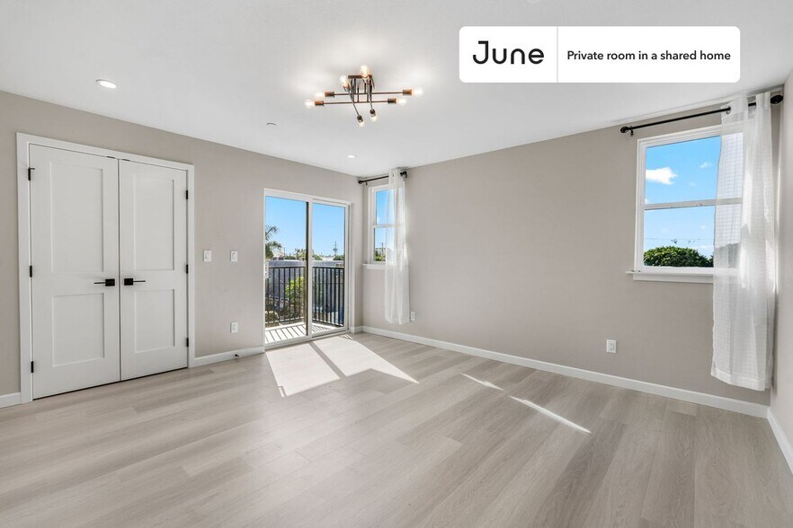 Building Photo - Room in Shared 5 bed/5 bath home