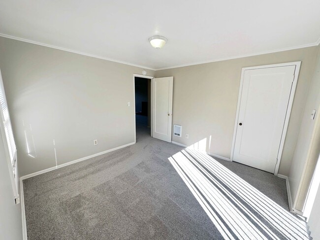 Building Photo - Charming 2BR Home with Garage & Expansive Yard in Ridgecrest area of Shoreline