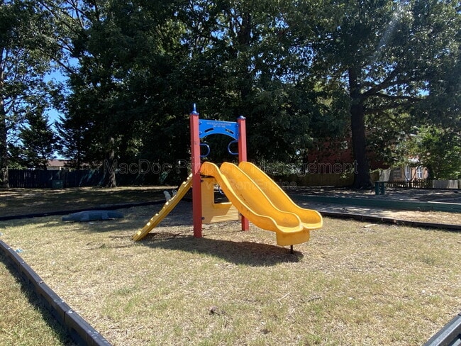 Building Photo - 928 Bellows Ave