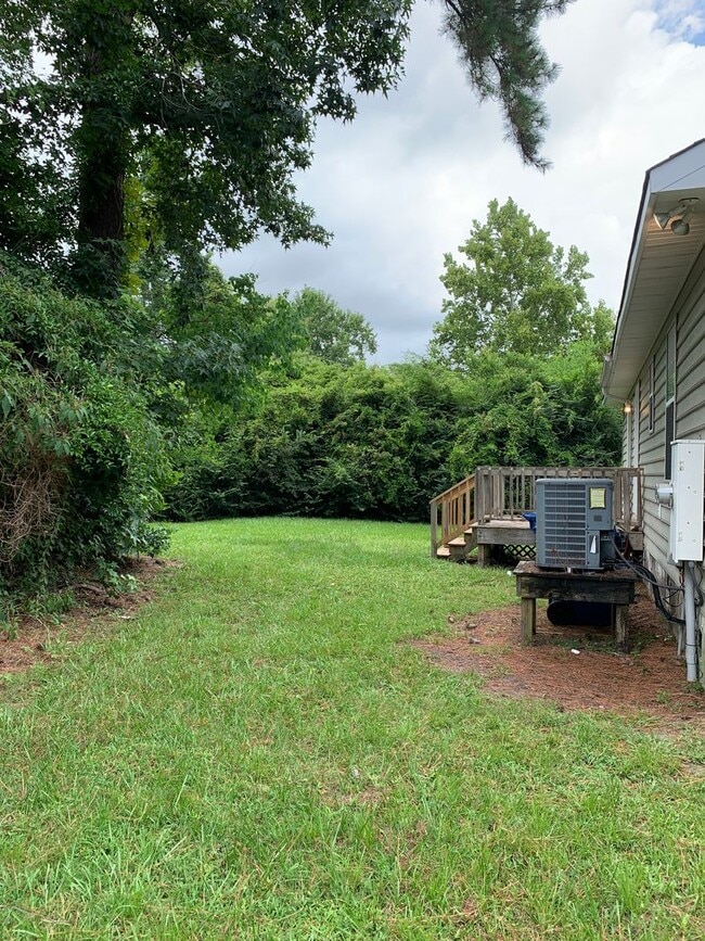 Building Photo - 2112 Wisteria Dr