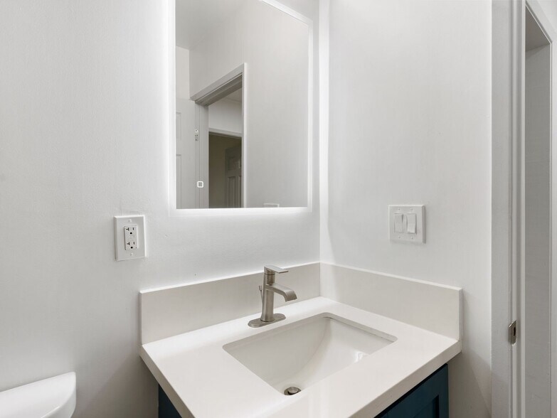 Building Photo - 1332 Walnut Ave