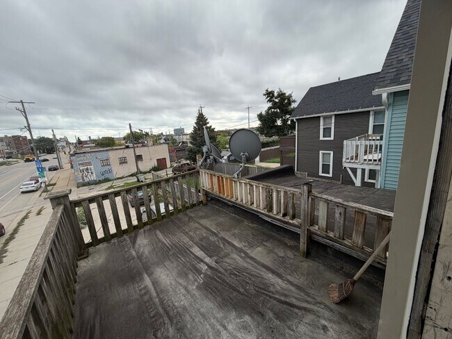 Building Photo - 454 N 28th St