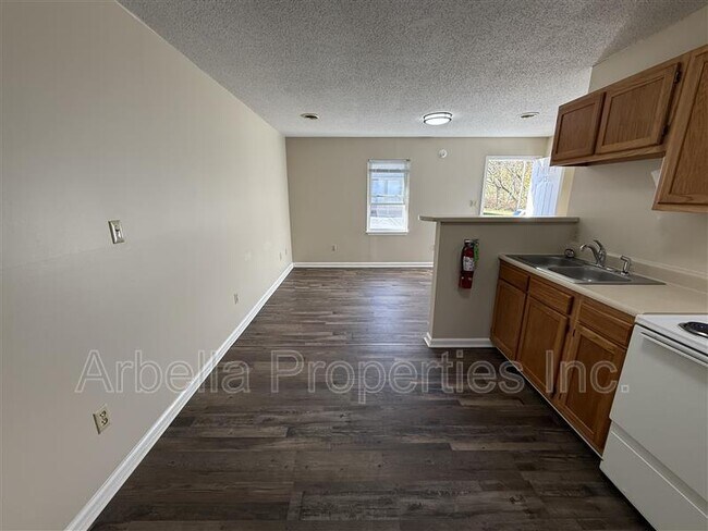 Building Photo - 1909 Cherokee Rd