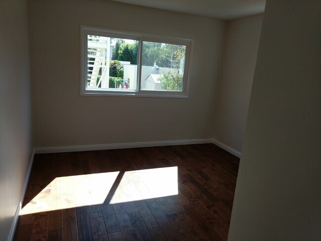 Building Photo - 16558 W Sunset Blvd