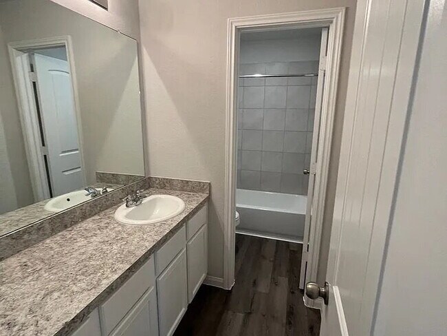 Building Photo - 973 Rice Dr