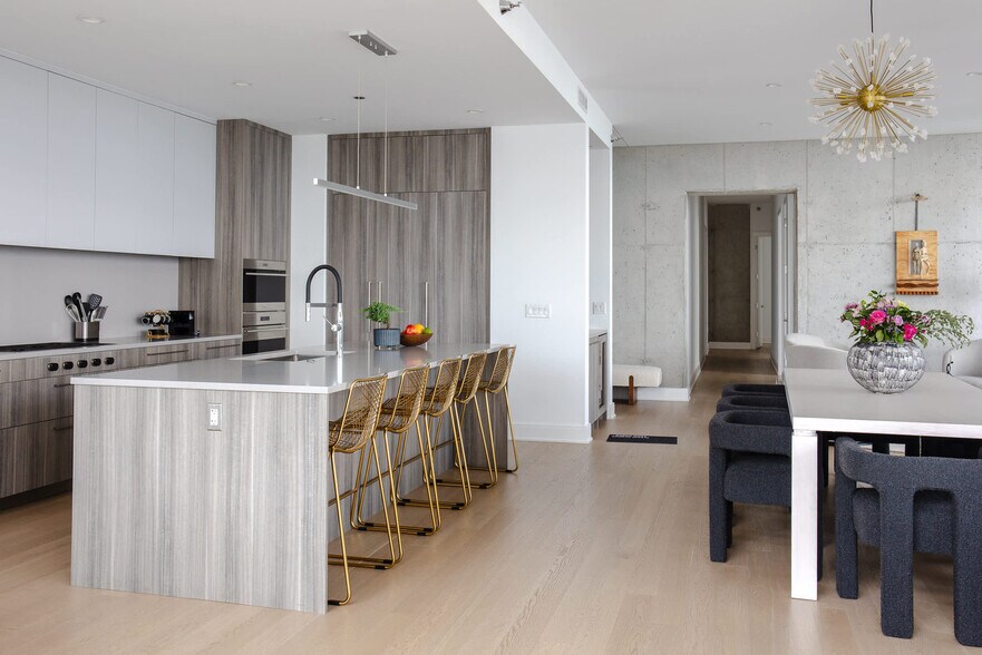 Building Photo - 60 E Randolph St