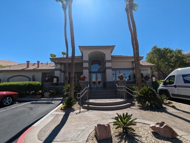 Building Photo - 9901 Trailwood Dr