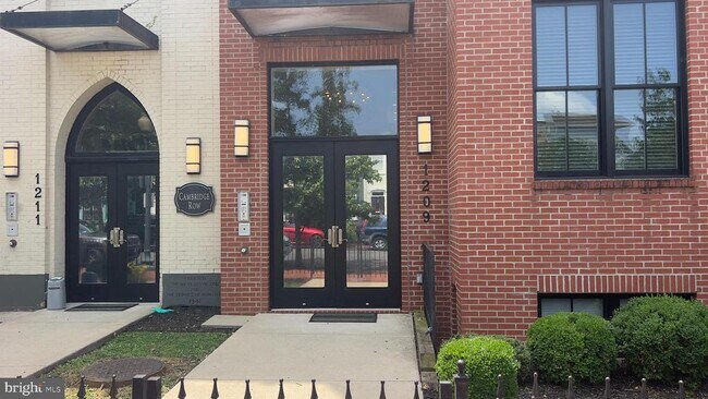 Building Photo - 1209 G St SE