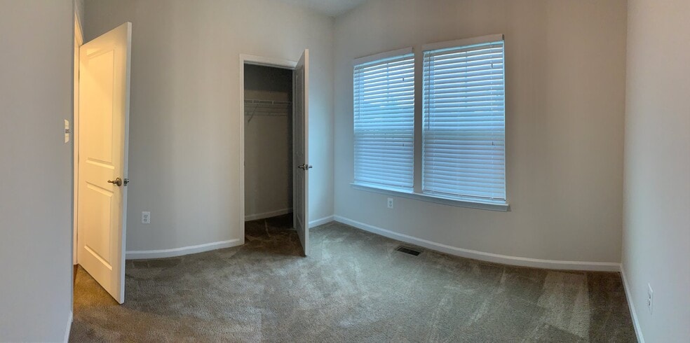 Building Photo - 771 Ravenwood Dr