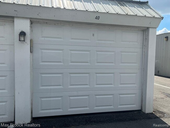 Building Photo - 50431 Bay Run S