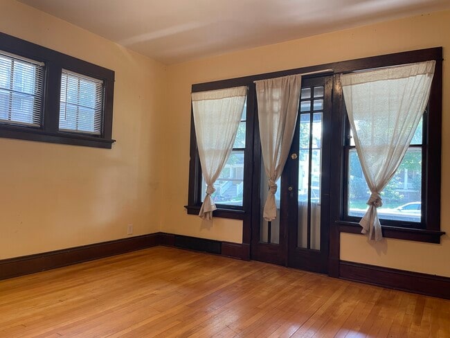 Building Photo - 109 Lathrop St