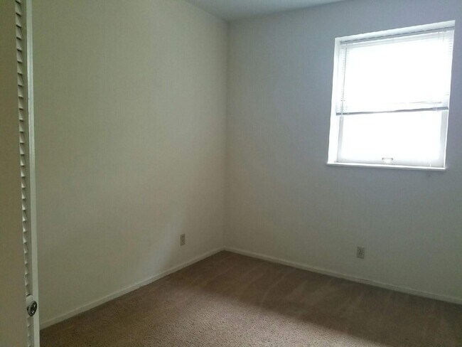 Building Photo - 5795 Pershing Ave