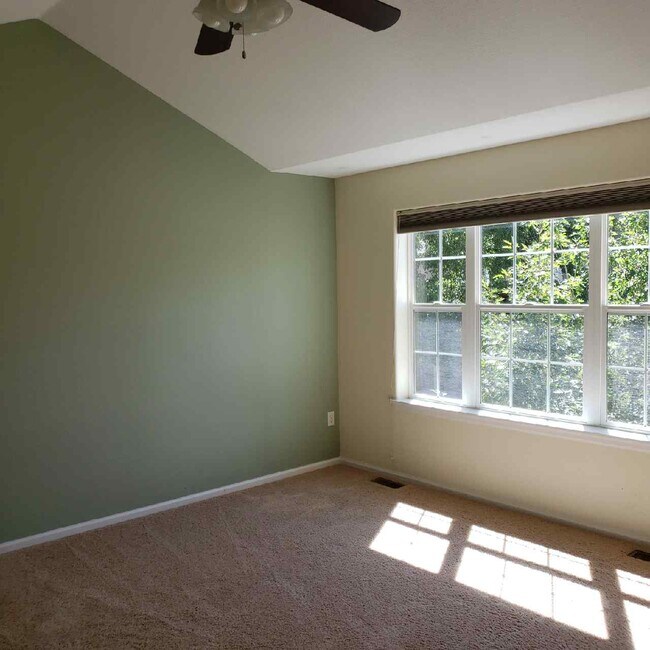 Building Photo - 2233 Watersong Cir