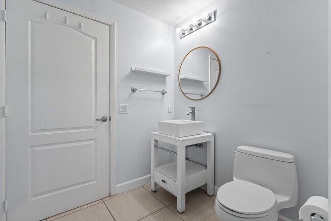 Building Photo - 410 Evernia St