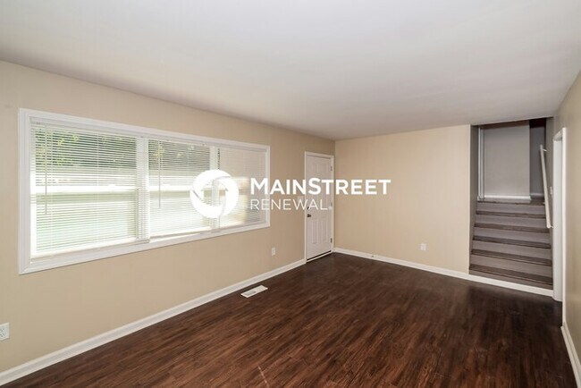 Building Photo - 3 Bedroom Pet-Friendly Home in Birmingham, AL with Main Street Renewal