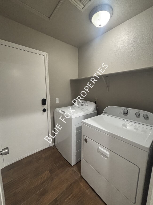 Building Photo - 9825 N Camino Vado