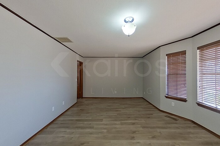 Building Photo - 1205 Mockingbird Ln