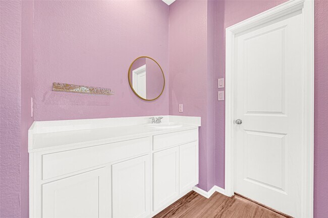 Building Photo - 1922 Ballesteros St