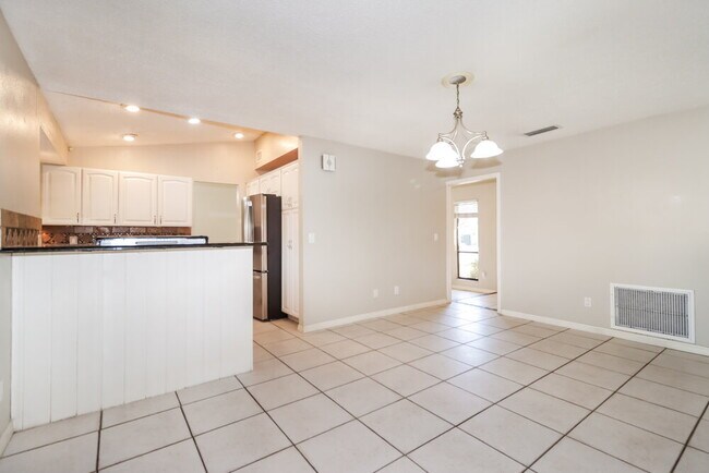 Building Photo - 5503 Bluejay Ln