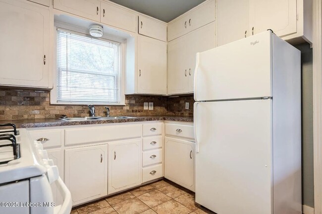 Building Photo - 2609 33rd St