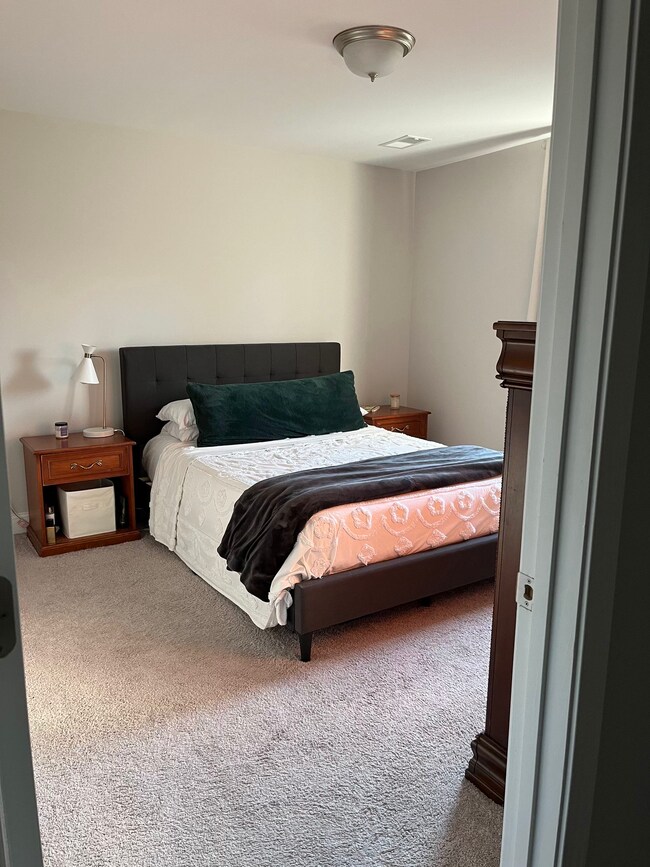 Building Photo - 739 Jacobs Mill Pond Rd