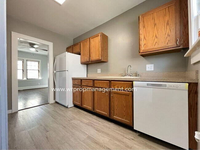 Building Photo - 812 Alvison Rd