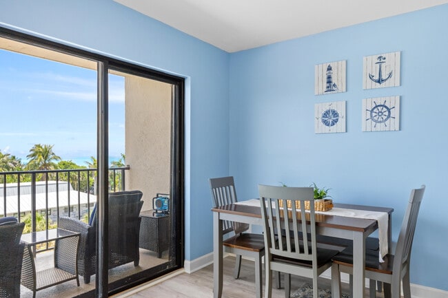 Building Photo - 801 S Ocean Dr