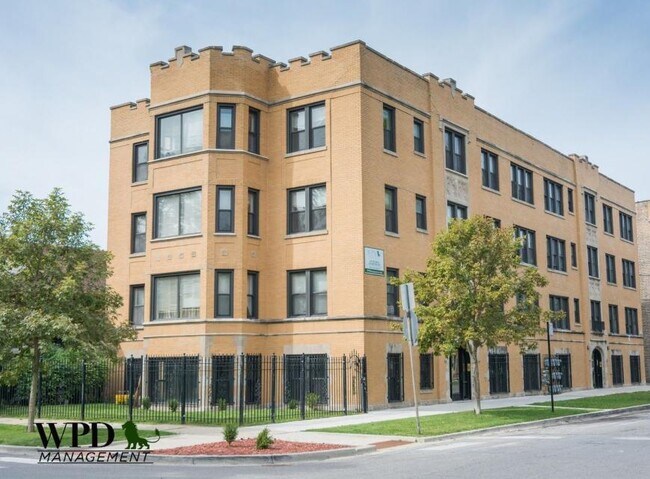 Building Photo - 3 bedroom in Chicago IL 60620