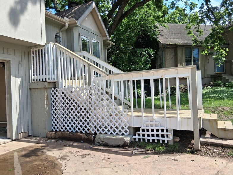 Building Photo - 146 N Saxony Dr
