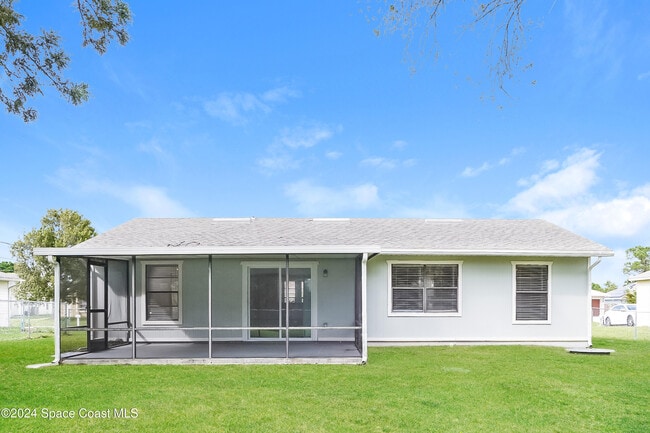 Building Photo - 456 SW Molloy St